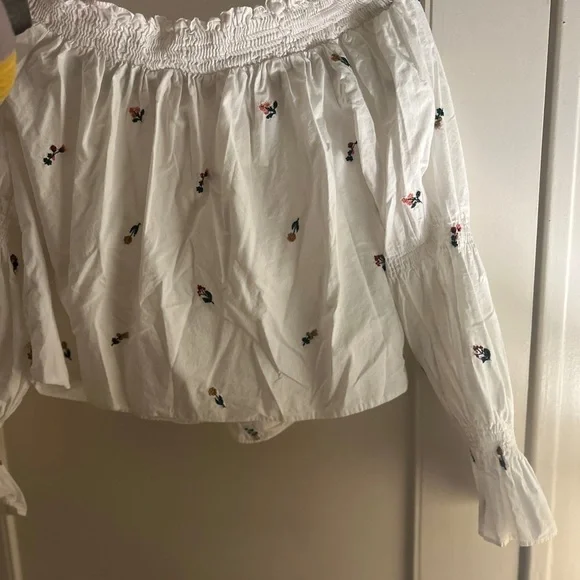 Zara Embroidered Puff Sleeve Top - Picture 2 of 5